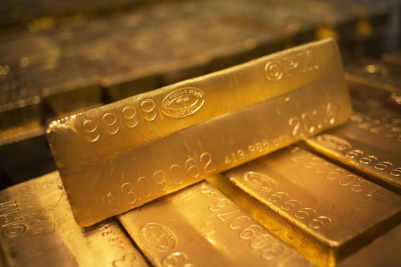 Gold costs plunge as US expansion test looms