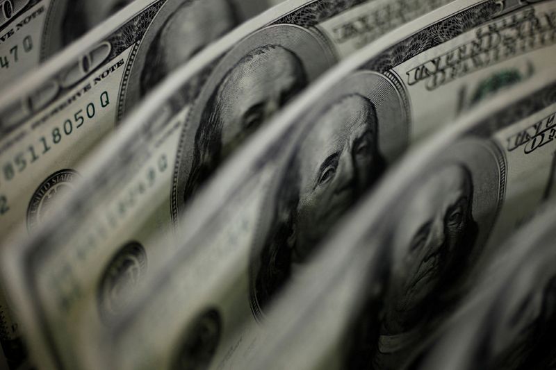 Dollar consistent on restored rate cut wagers; yen begins week on back foot