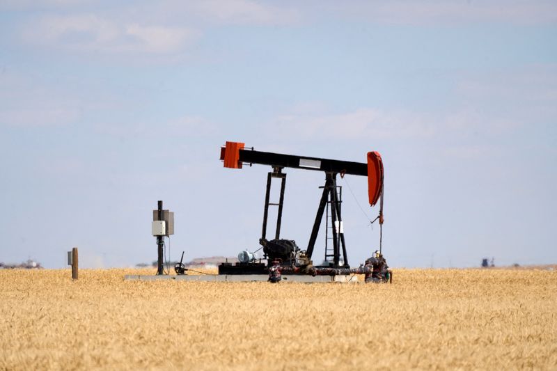 Oil stretches out recuperation to cover unpredictable week